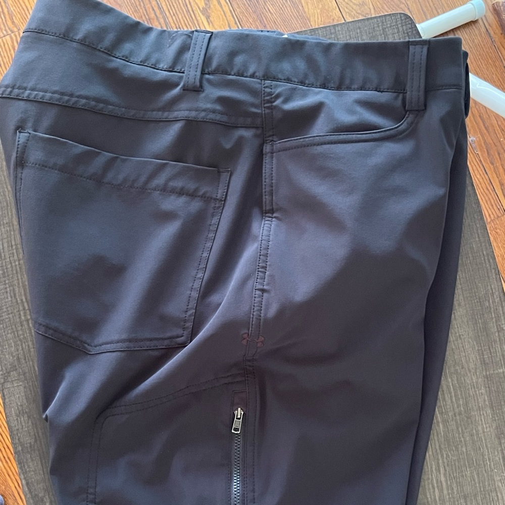 Under Armour lightweight athletic pants 38/30
